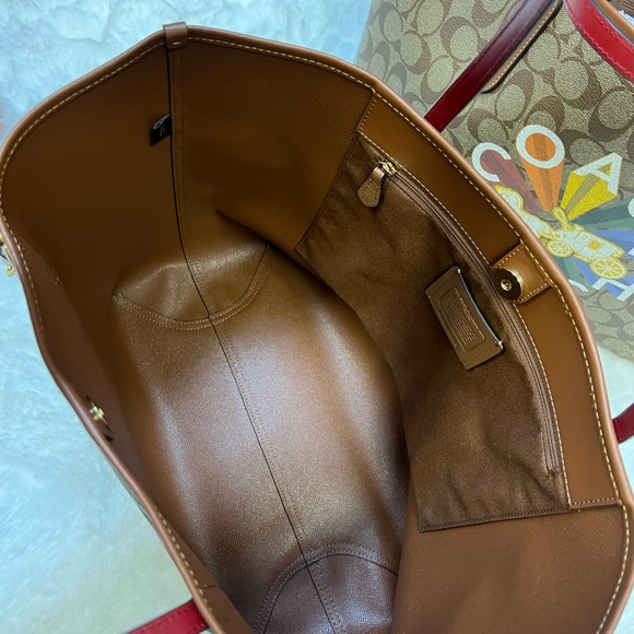 Brand new Coach Tote - Picture 2 of 4